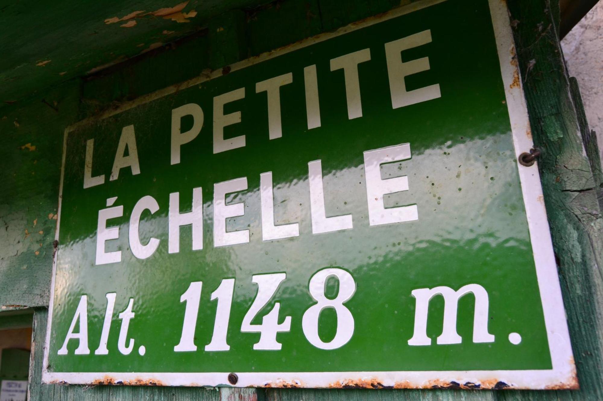 La Petite Echelle Hotel Rochejean Eksteriør billede